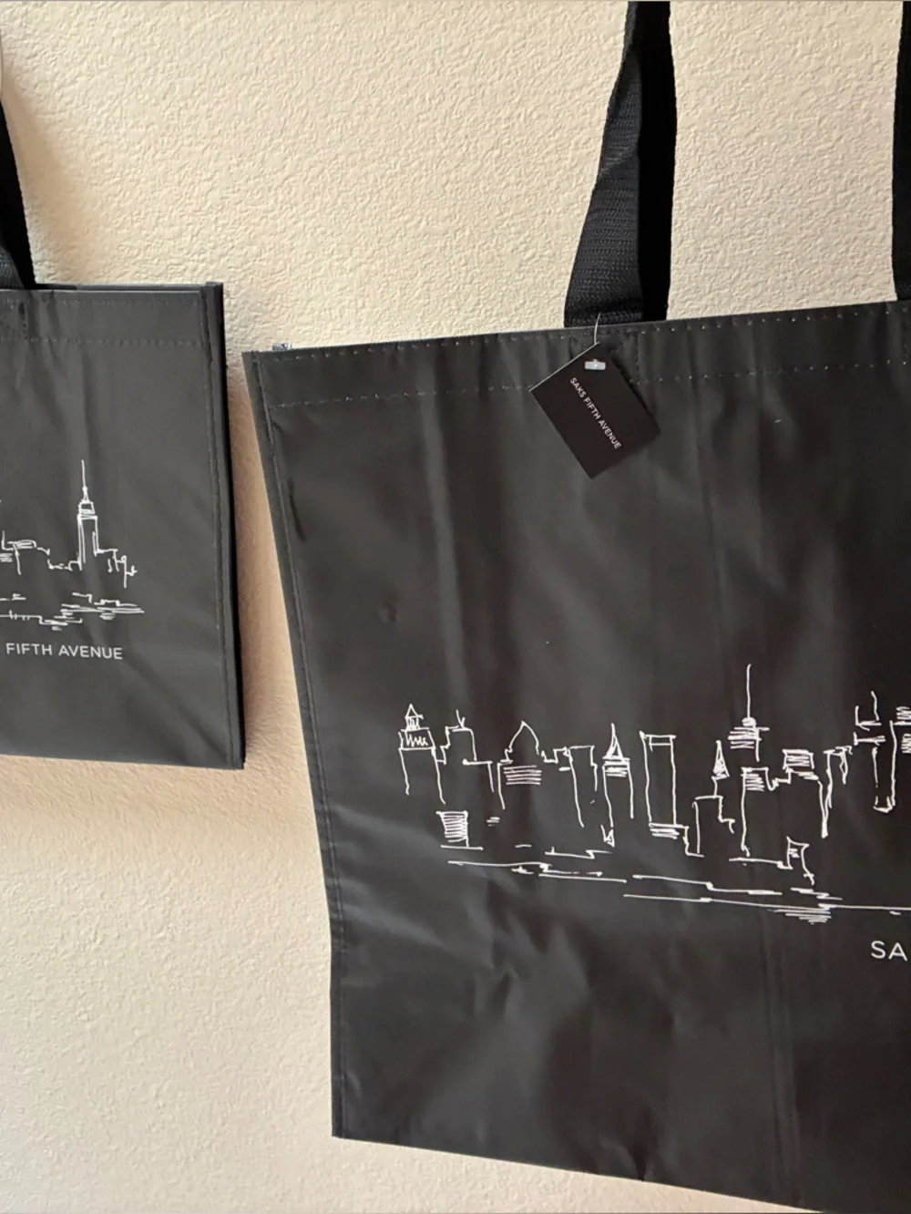 Saks Fifth Avenue TWO (M&L) Reusable shopping bag with White City Skyline